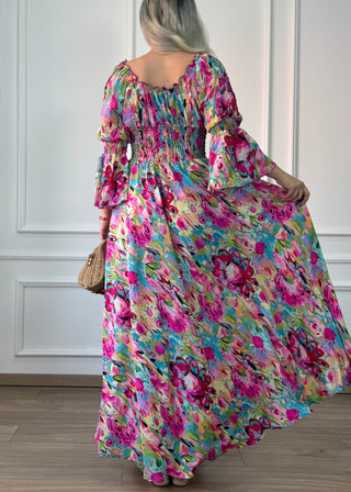 Rochie cu talie strânsă și mâneci clopot