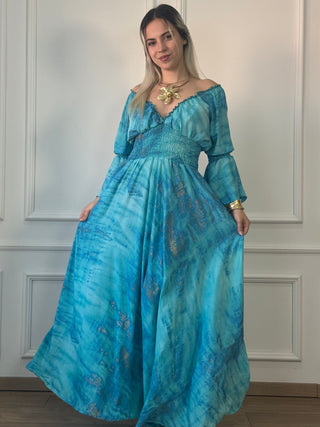 Rochie cu talie strânsă și mâneci clopot