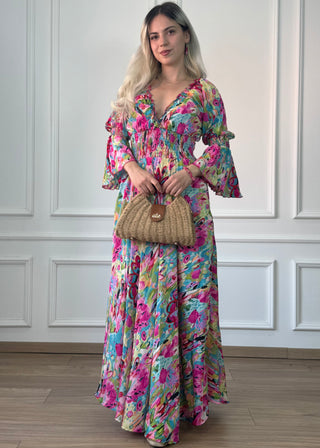 Rochie cu talie strânsă și mâneci clopot