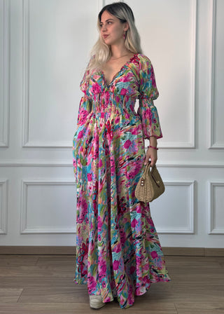 Rochie cu talie strânsă și mâneci clopot