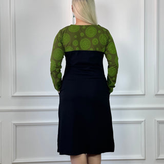 Rochie midi cu partea superioară contrastantă