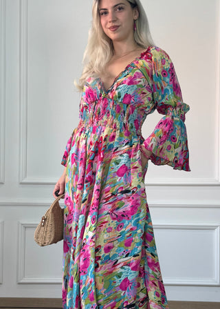 Rochie cu talie strânsă și mâneci clopot