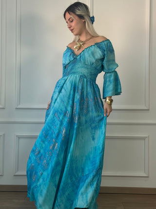 Rochie cu talie strânsă și mâneci clopot