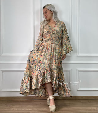 Rochie cu talie strâmtă și mâneci clopot