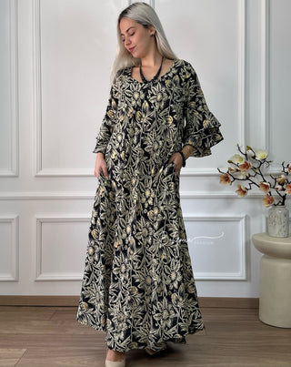 Rochie cu mâneci evazate în formă de A