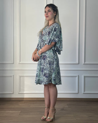 Rochie scurtă cu mâneci fluture