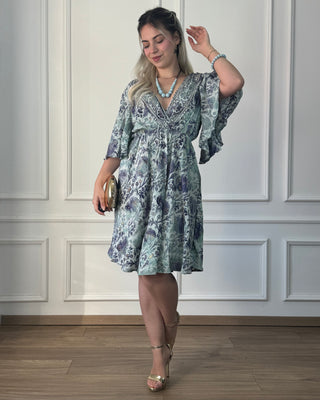 Rochie scurtă cu mâneci fluture