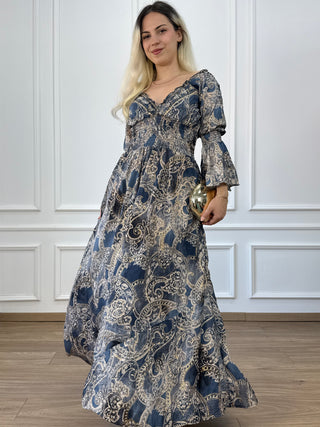Rochie cu talie strânsă și mâneci clopot