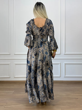 Rochie cu talie strânsă și mâneci clopot