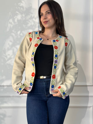 Hímzett kabátka