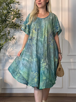Rochie scurtă cu croială largă