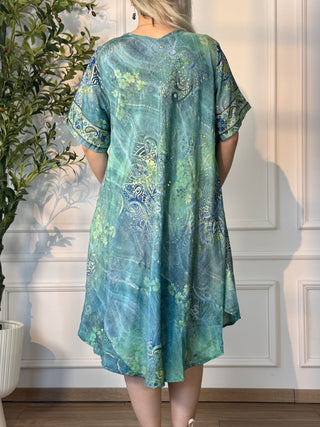 Rochie scurtă cu croială largă