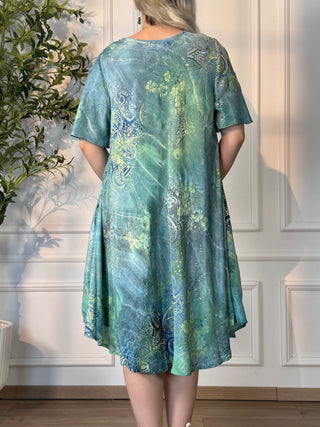 Rochie scurtă cu croială largă