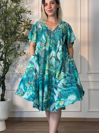 Rochie scurtă cu croială largă