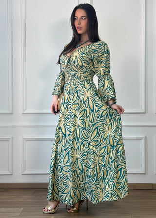 Rochie cu talie strânsă și mâneci clopot