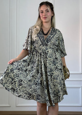 Rochie scurtă cu mâneci fluture