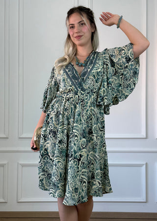 Rochie scurtă cu mâneci fluture