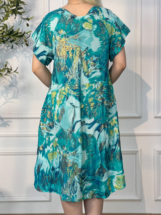 Rochie scurtă cu croială largă