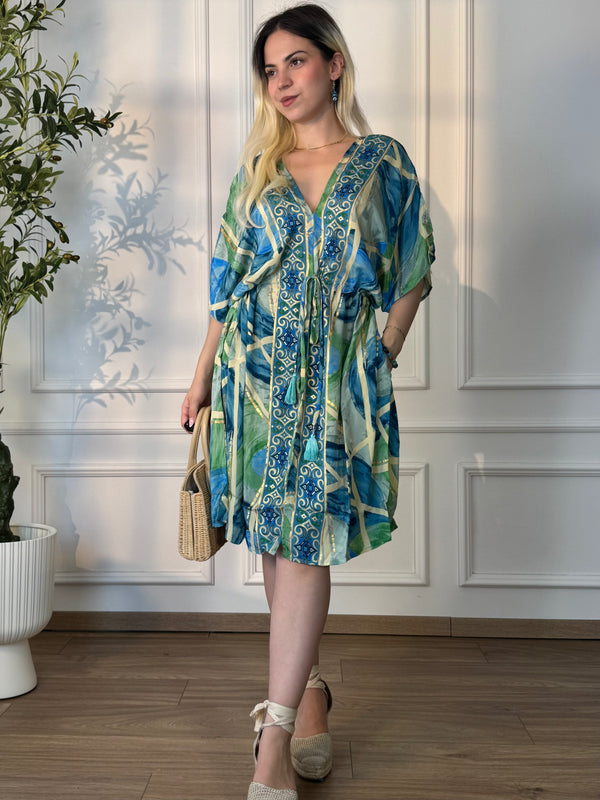 Rochie scurtă cu croială largă