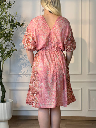 Rochie scurtă cu croială largă