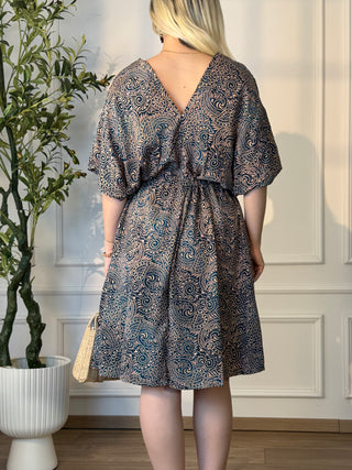 Rochie scurtă cu croială largă