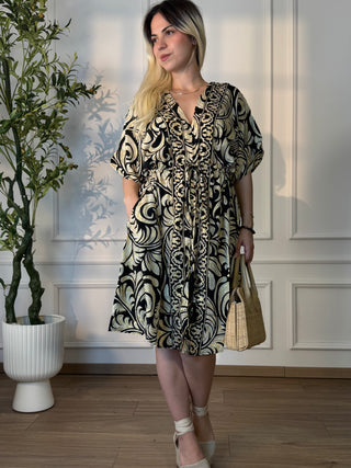 Rochie scurtă cu croială largă
