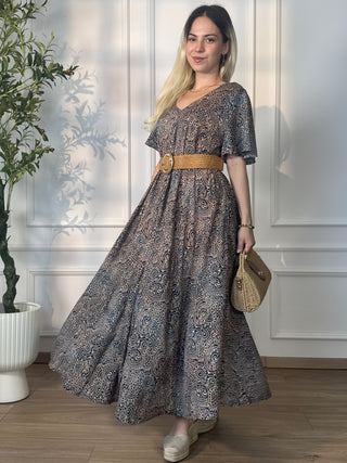 Rochie lungă cu mâneci lungi și croială în A