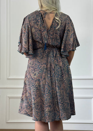 Rochie scurtă cu mâneci fluture
