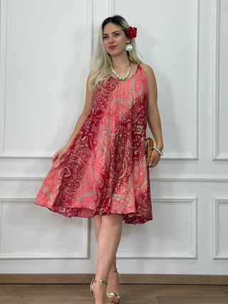 Rochie scurtă în linie A cu buzunare