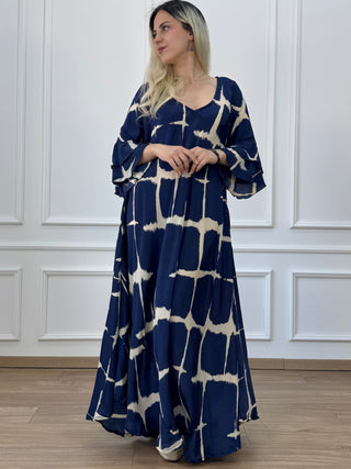 Rochie cu mâneci evazate în formă de A