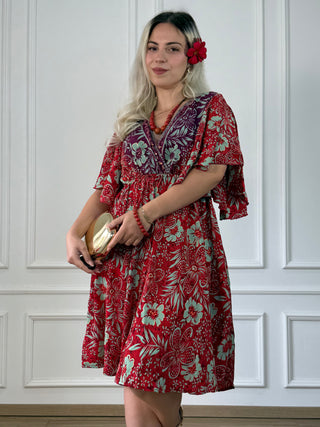 Rochie scurtă cu mâneci fluture