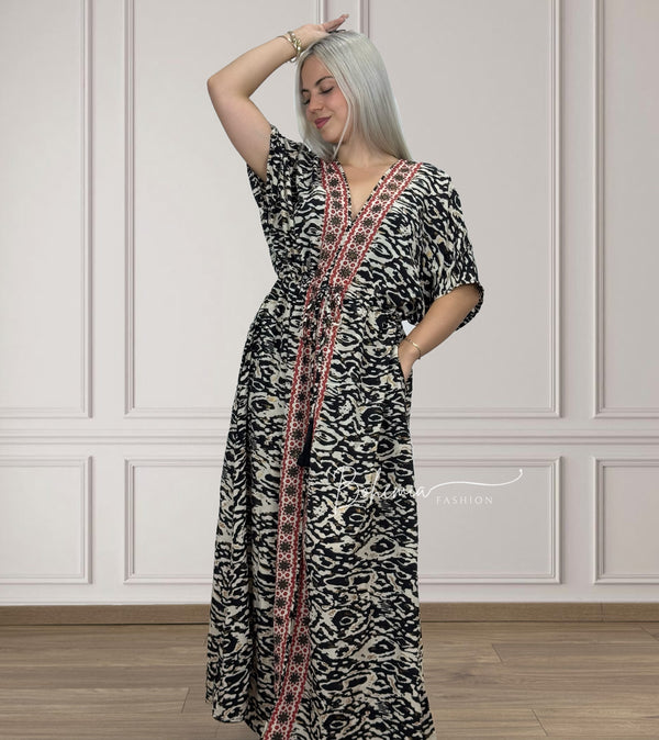 Rochie maxi strânsă în talie
