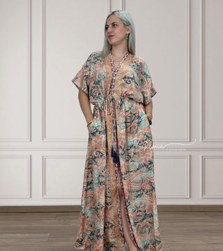 Rochie maxi strânsă în talie