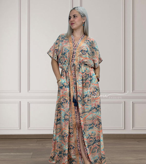 Rochie maxi strânsă în talie